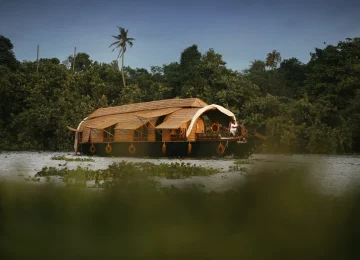 01_SpiceCoastCruises.webp